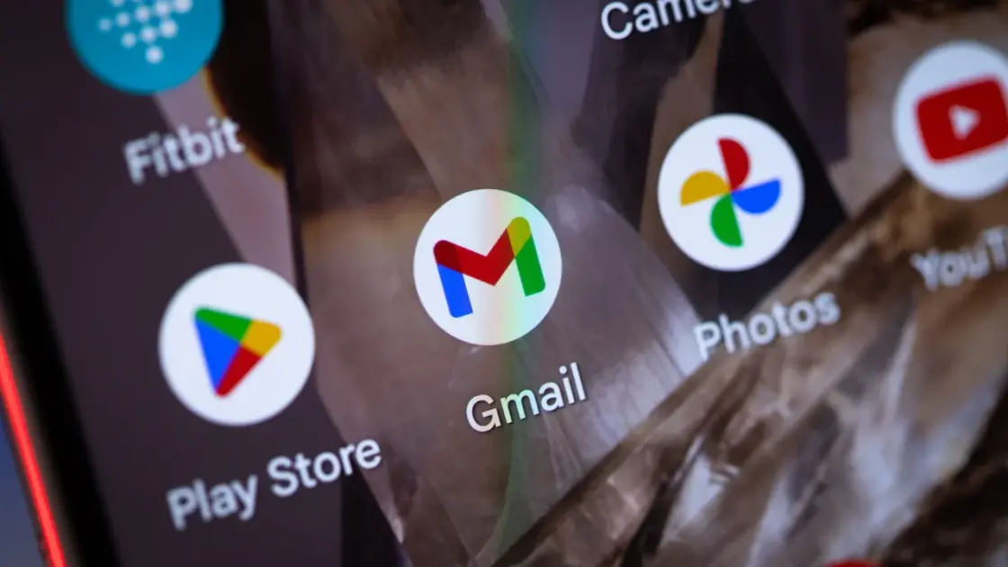 Gmail bug causes flickers, missing texts on smartphones and tablets. There's no fix yet.