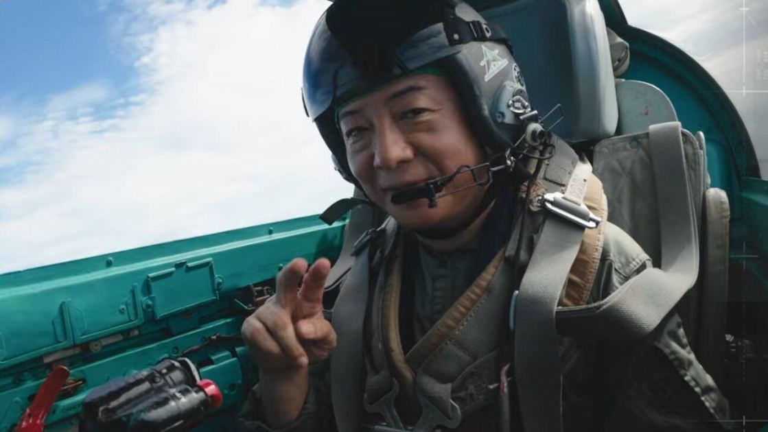  After 30 years they finally let Ace Combat's director fly in a real jet, and I'm taking credit 