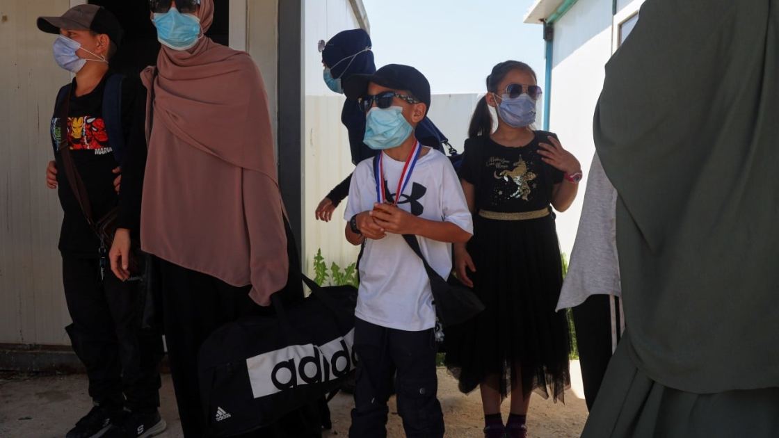 Australia warns of arrests as 13 people linked to Isis set to return from Syria