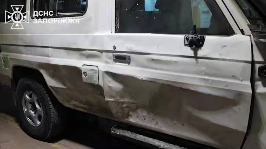 Загарбники вдарили дронами по евакуаційному автомобілю ДСНС у Запорізькій області