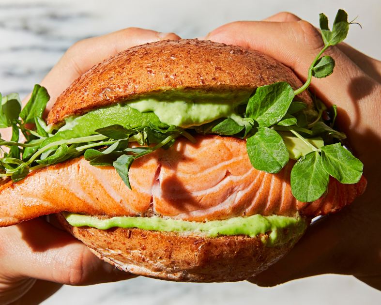We Asked Dietitians About the Best Diet for Guys. They Actually Gave Us 6 Options.