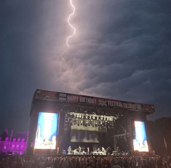 B-52s Call Out French Festival For Making Them Set Up As Tornado Neared
