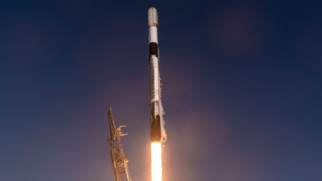  SpaceX launches Falcon 9 Starlink mission for 1st time in more than 3 weeks (photos) 