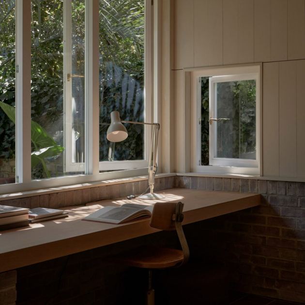 O'Sullivan Skoufoglou Architects creates "quiet yet present" garden studio in London
