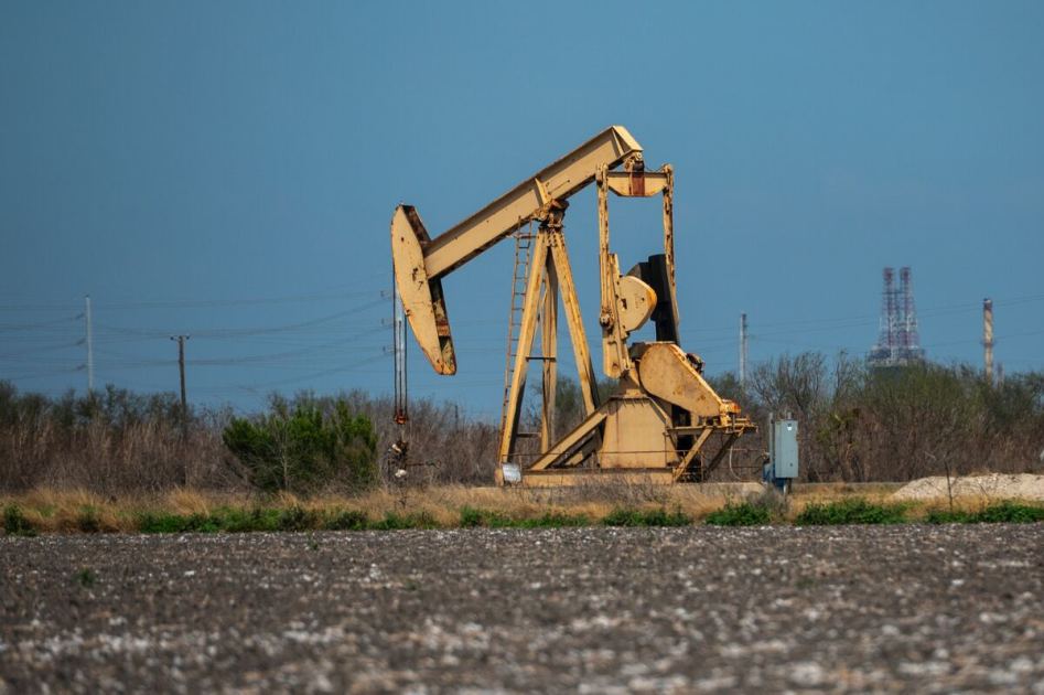 Oil Pares Losses After Trump Says US ‘Must Respond’ to Attack