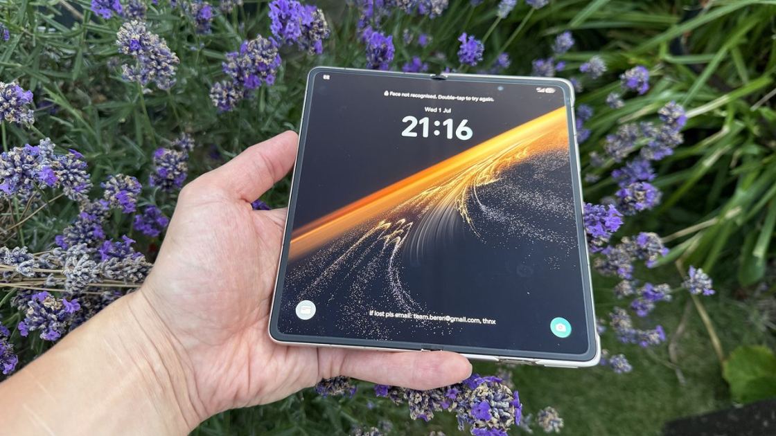  Samsung’s biggest foldable rival is now £600 off 