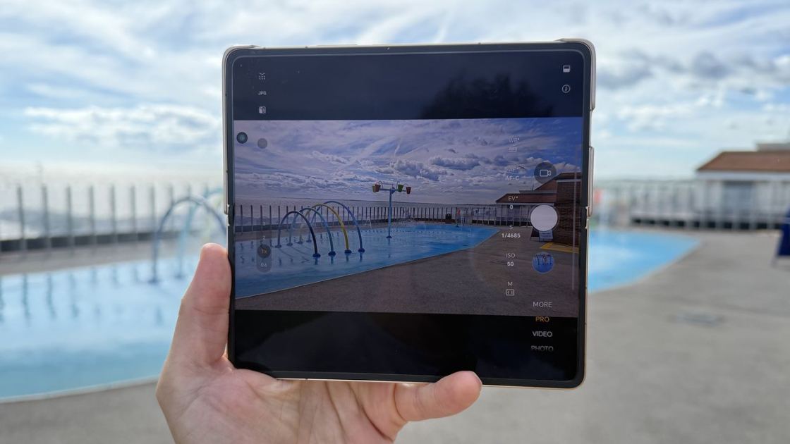  There's £500 off the new Honor Magic V6 foldable phone, and I have no idea why 