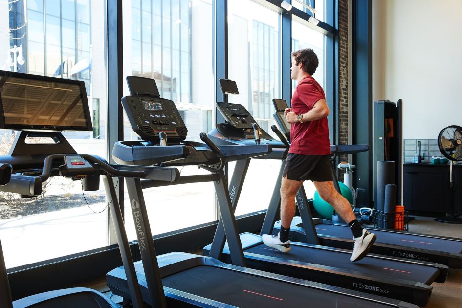 Is Running Outside Better Than the Treadmill? Here’s What the Research Says