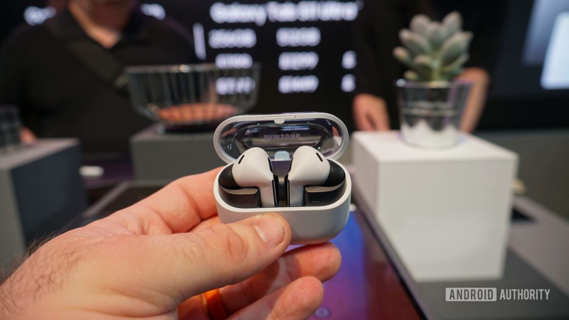 Samsung Galaxy Buds 3 FE fall to $109.99 in best deal since Prime Day
