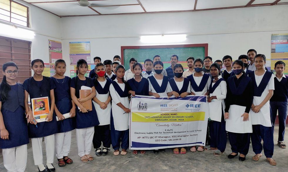 IEEE Brings Hands-On STEM Activities to India’s Rural Areas