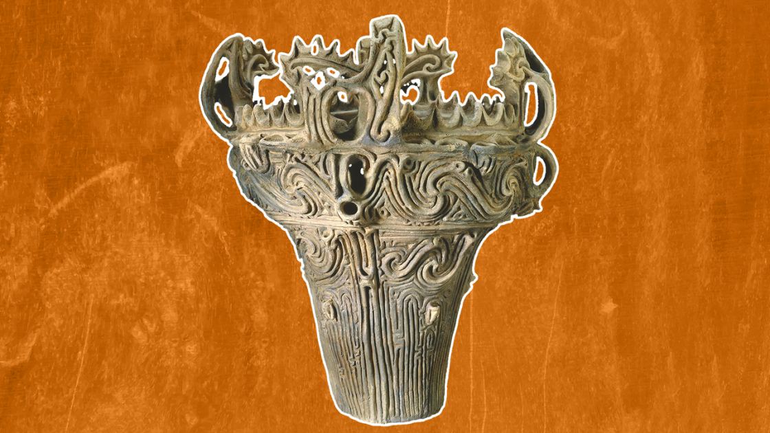  Fire-flame vessel: An exquisitely crafted 4,500-year-old pot from a mysterious culture in Japan 