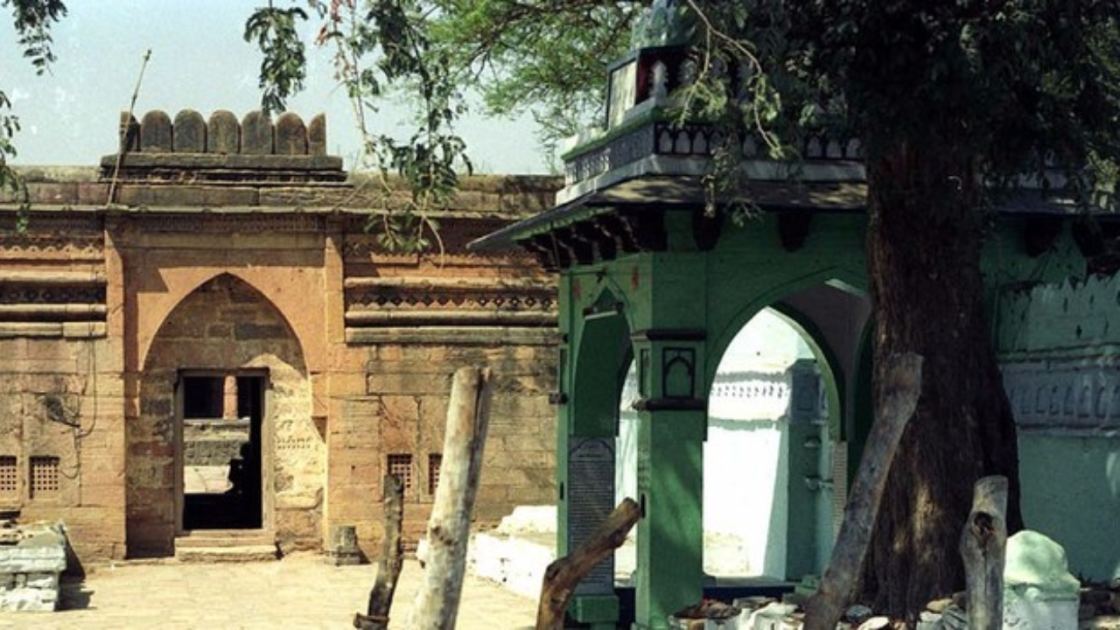 Muslim side in SC, challenges high court's Bhojshala order