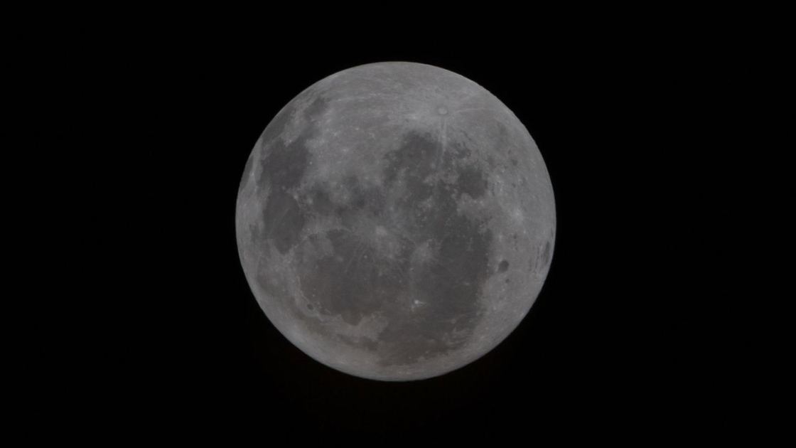  When the moon hits your eye from your Orion ship up high, that's a 'mare'  