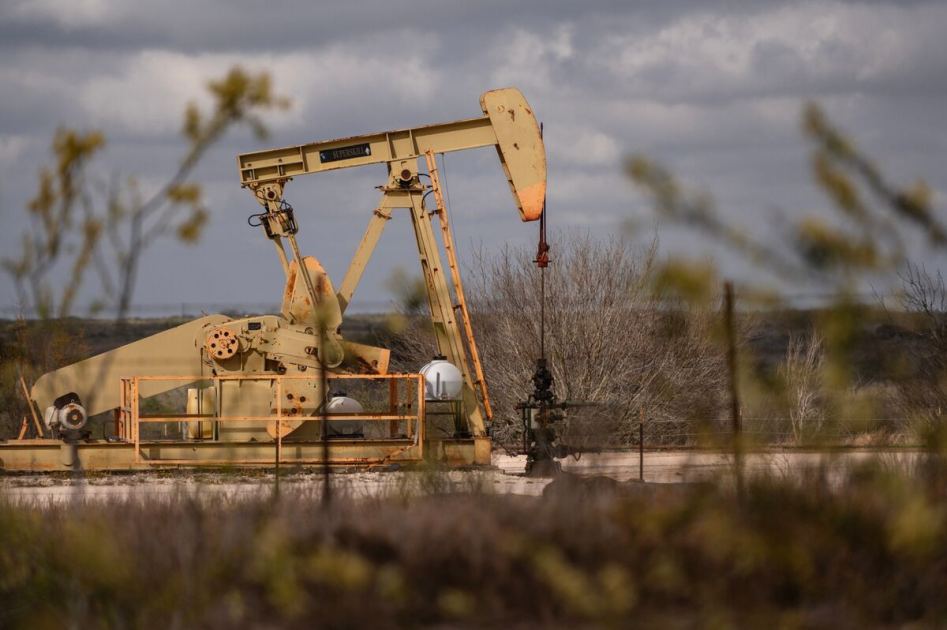 Oil Steadies as Trump’s Iran Threats Escalate Before Deadline