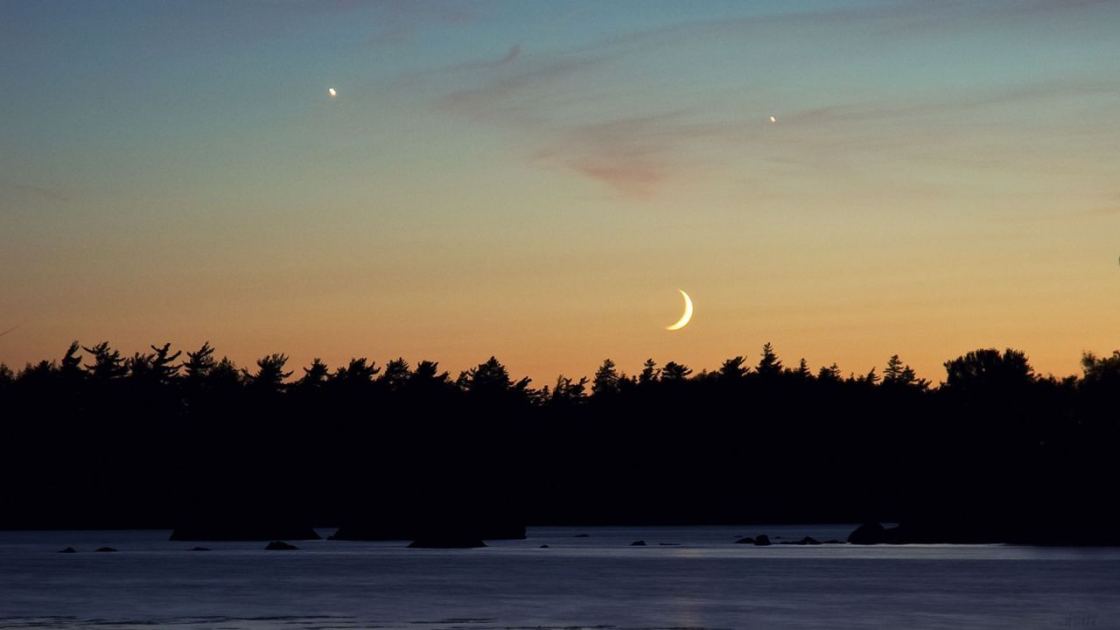  Catch Mercury shining at its best on June 15 before it slips back into the sun's glare 