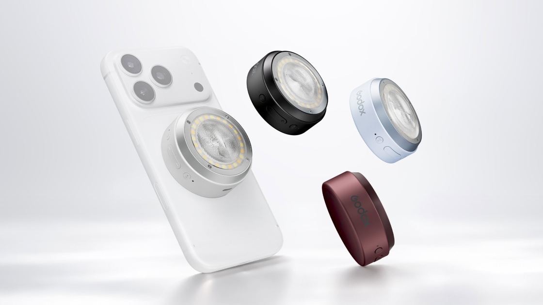 This magnetic accessory brings true flash back to phones