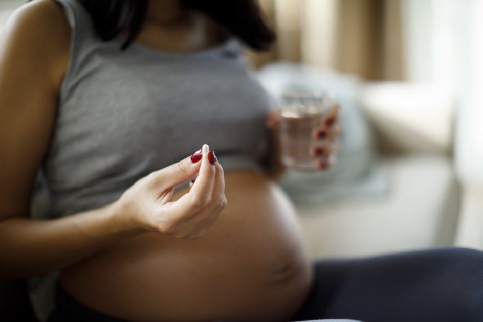 Common painkiller use in early pregnancy linked to smaller ovaries and testes