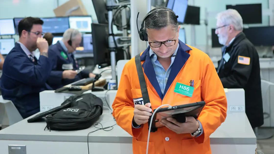 AI Stocks Just Suffered a Massive Bloodbath. But Smart Investors Aren’t Panicking—They’re Doing This Instead