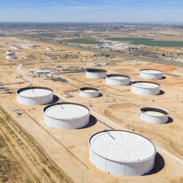 For Western Oil Companies, War in Iran Means Bigger Profits, and Risks