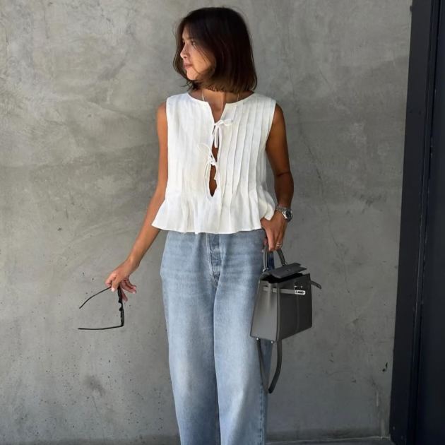  If You’re Going to Wear Jeans This Summer, Here Are 5 It-Girl-Approved Ways to Style Them 