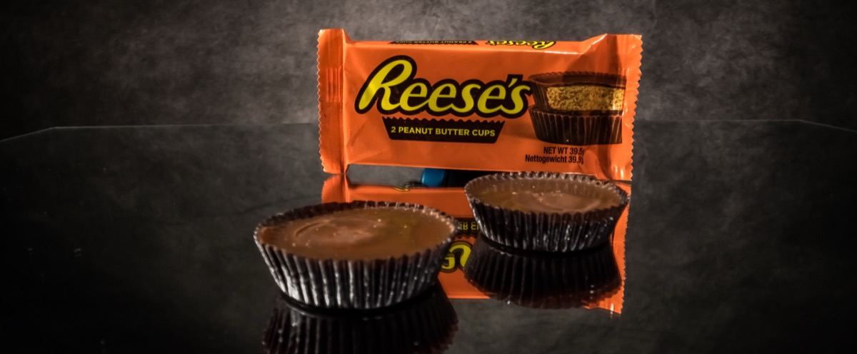 Reese's heir accuses Hershey of cutting corners