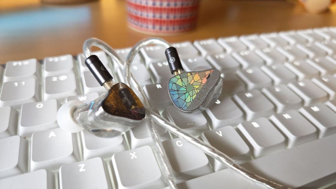  These detailed earphones just got discounted – they were only released two months ago! 