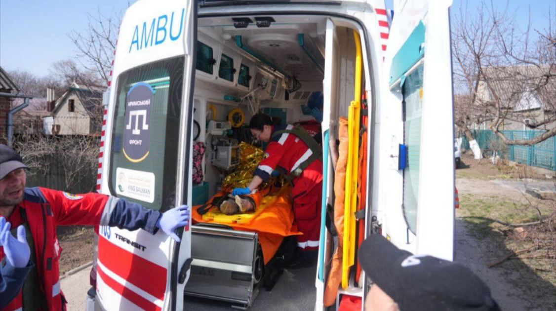 Росіяни з дрона вдарили по авто в Херсоні: 2 поранених у важкому стані