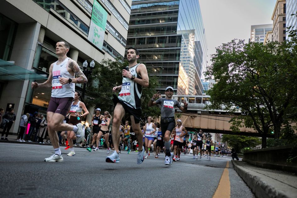 Run Coaches Say “Banking Time” in a Marathon Only Backfires. Here’s What to Do Instead to Hit Your Time Goal.
