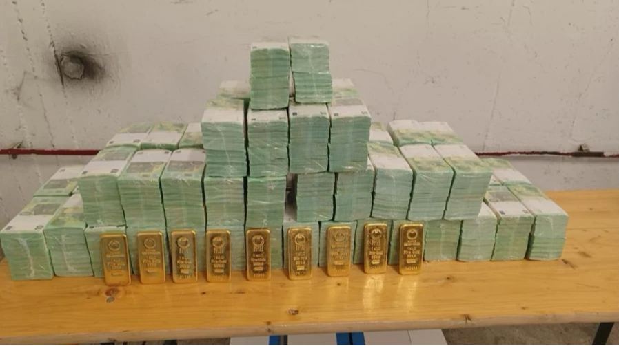 Угорщина повернула Україні викрадені кошти і золото Ощадбанку