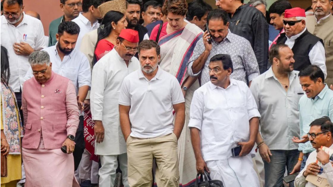 'Students are not alone': INDIA bloc MPs march to Gandhi Smriti after meet at Rahul's house