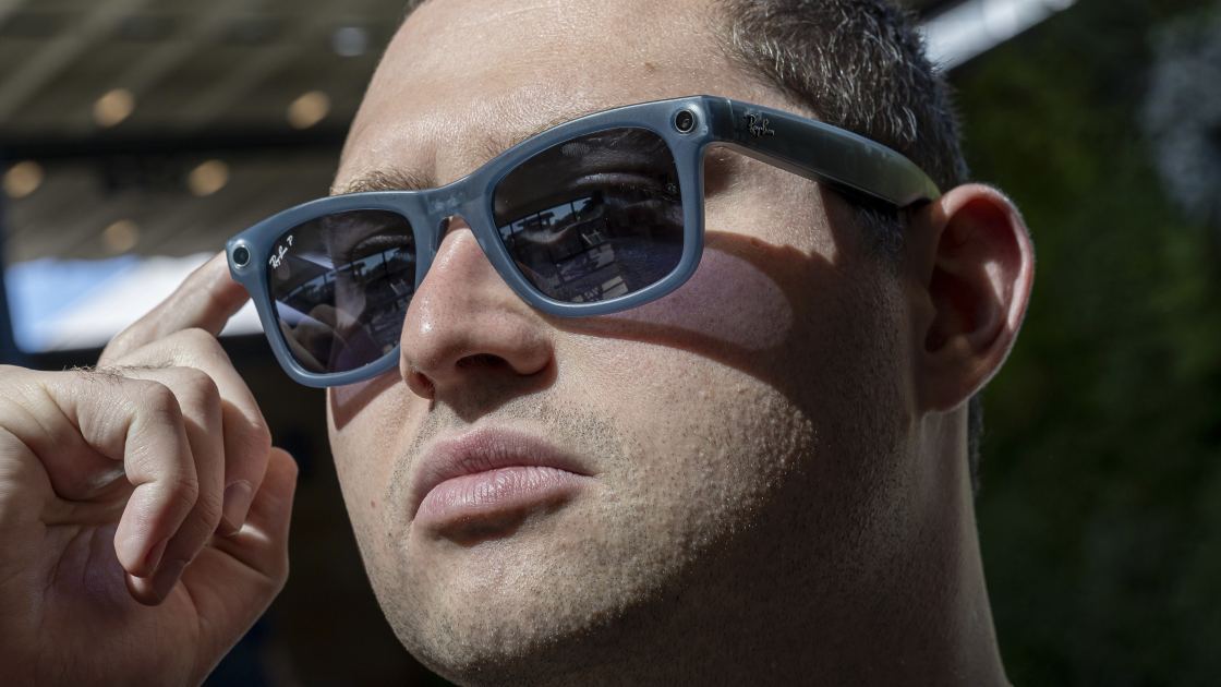 This App Will Detect People Wearing Smart Glasses Near You