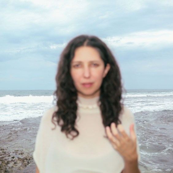 Maria Usbeck Announces New EP Canciones De Amor: Hear “Luz”