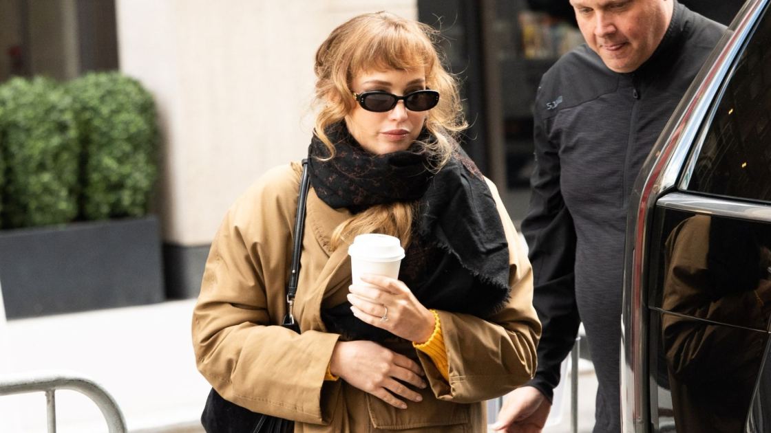  I’ve Found It: This Non-Blue Jeans Colour Makes Tan Uggs Look Chicest 