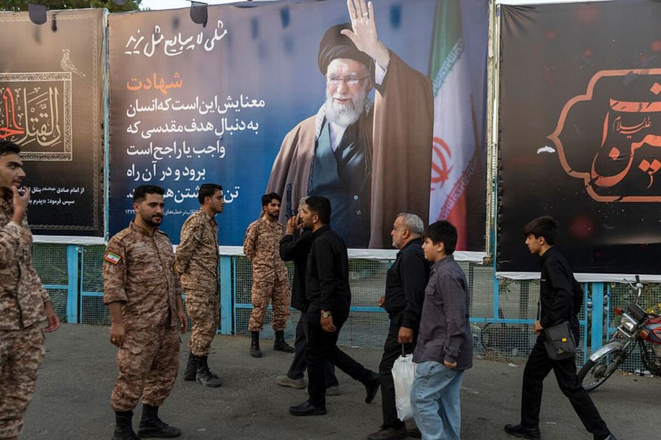 US-Iran Strikes Ratchet Up Tensions as Tehran Says Hormuz Shut