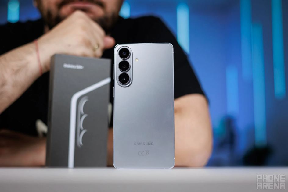 The Galaxy S26 and S26 Plus exist for one reason: to make the Ultra look worth it