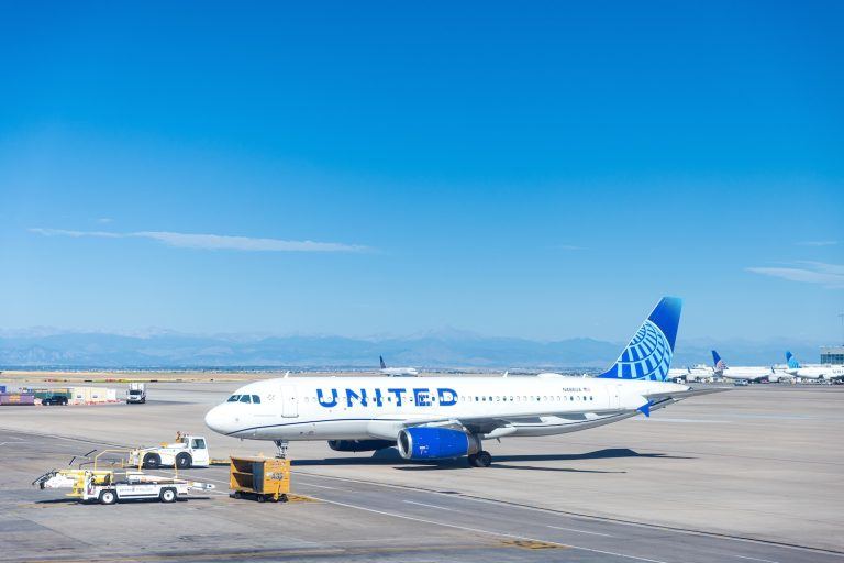 United Airlines' radical new idea: don't blast your phone on the plane