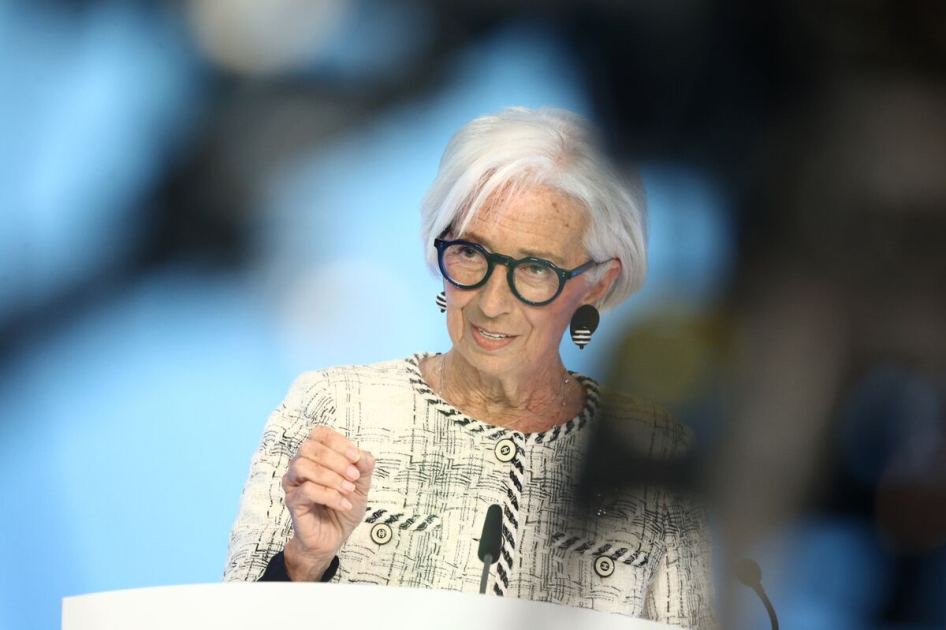 Lagarde Says ECB Torn Between Risk of Acting Too Early, Too Late