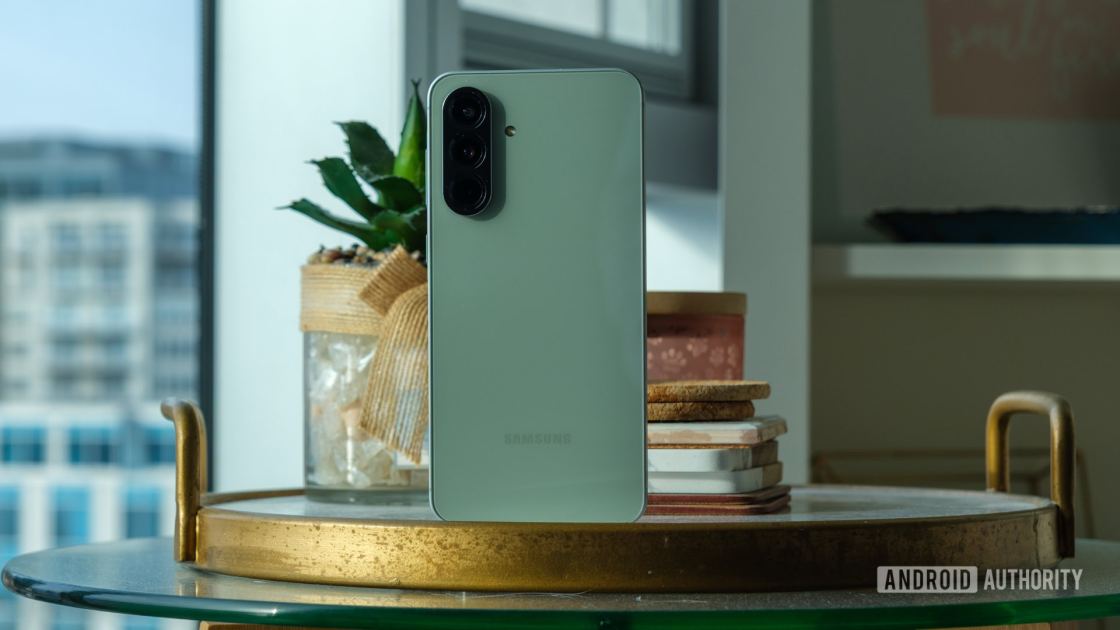 Waiting for AirDrop on your Samsung phone? We may have good news for Galaxy A series users