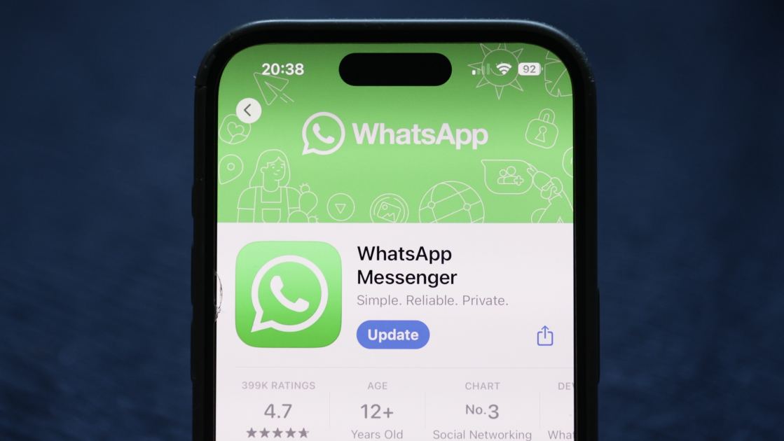 WhatsApp Just Announced Four New Features, Including a Huge Upgrade for CarPlay and Android Auto
