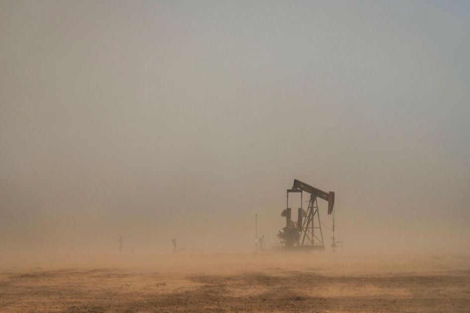 Oil Edges Lower Following Spike as Iran and US Exchange Fire