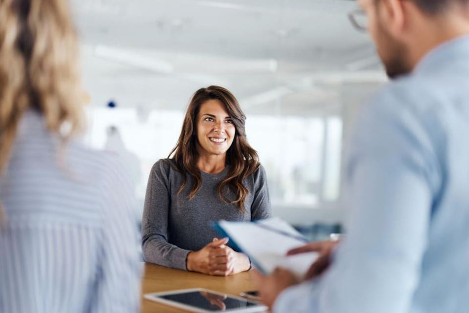 The Dos And Don’ts For Using AI In Your Job Search, According To 3 Experts