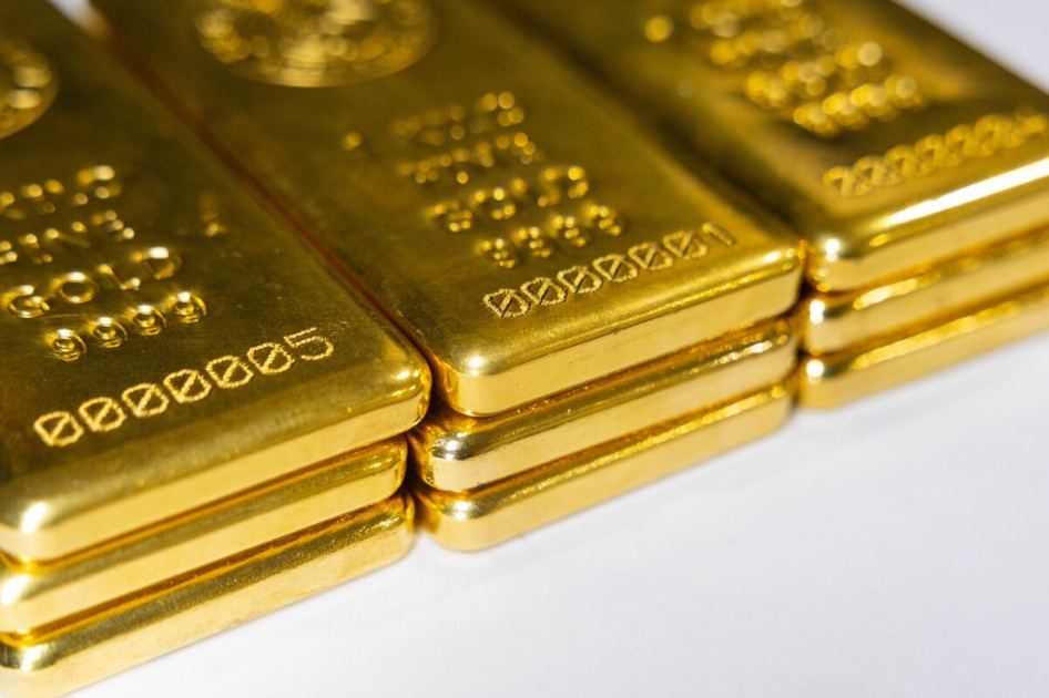 Gold Heads for First Weekly Gain Since May on Easing Fed Outlook