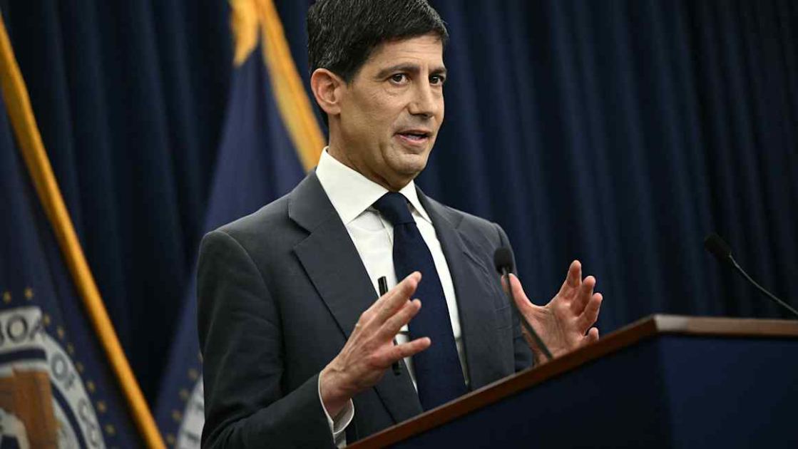 Fed officials tilt towards rate rise as Kevin Warsh era begins