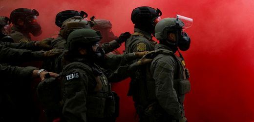 U.S. Historian Robert Kagan: "We Are Watching a Country Fall Under Dictatorship Almost Without Resistance"