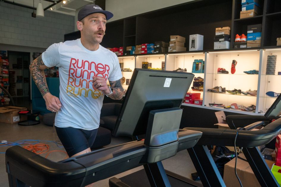 <strong>Should You Change Your Form When Running on the Treadmill vs. Outdoors?</strong>