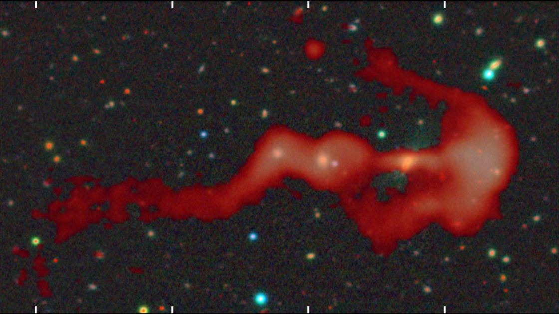  Bullseye! Enormous 'bow and arrow' galaxy is unlike anything radio astronomers have ever seen — Space photo of the week 