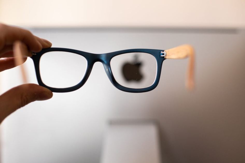 Apple Is Officially Coming for Meta’s Privacy-Invading Lunch With Its Own Smart Glasses in Late 2027