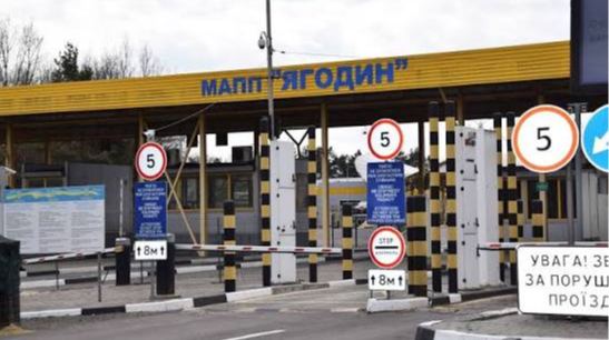 Через російську атаку загорілася АЗС біля пункту пропуску "Ягодин"