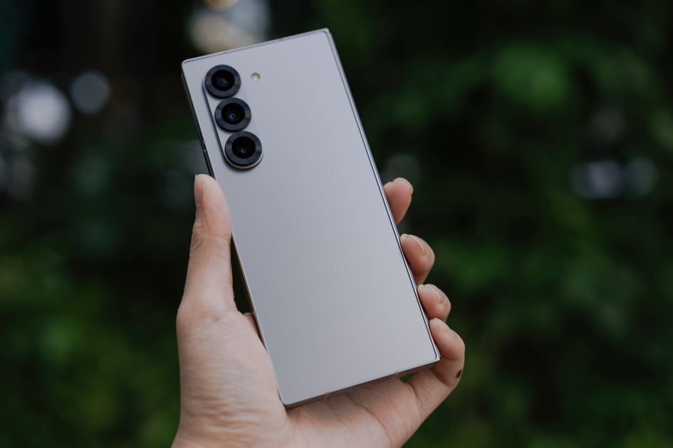 Samsung Messages Is Shutting Down, but There Are Ways to Keep Using It