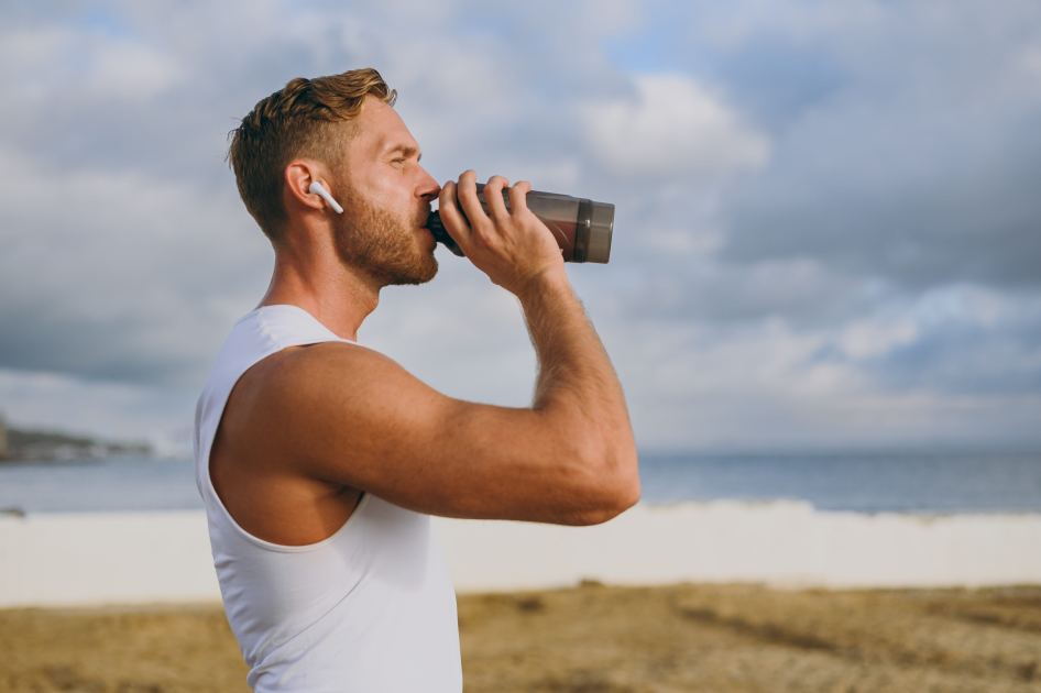 Want to Build Muscle? These Are the 6 Protein Powders Our Editors Trust.